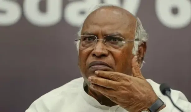 మరికొద్దిసేపట్లో పార్లమెంట్ లో వ్యూహంపై విపక్షాల చర్చ