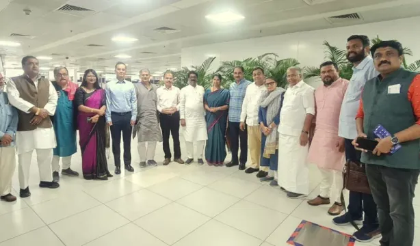 మణిపూర్ చేరుకున్న ఇండియా కూటమి బృందం.... !