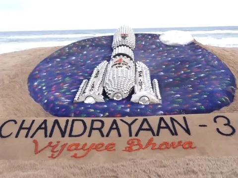 చంద్రయాన్-3 మిషన్‌పై అదిరిపోయే శాండ్ ఆర్ట్, సక్సెస్ అవ్వాలంటూ..!