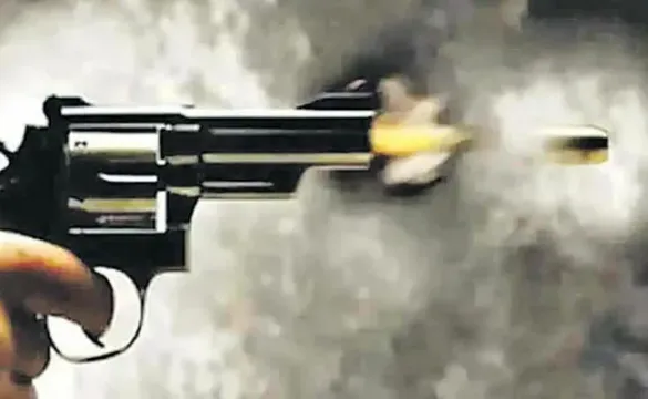 దారుణం.. భార్యను కాల్చి ఆత్మహత్య చేసుకున్న పోలీస్ అధికారి