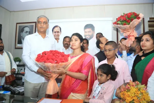 చైర్‌ప‌ర్స‌న్ గా బాధ్య‌త‌లు స్వీక‌రించిన సాయిచంద్‌ భార్య రజనీ