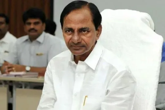 భారీ వర్షాల నేపథ్యంలో అధికార యంత్రాంగాన్ని అలర్ట్ చేసిన సీఎం కేసీఆర్