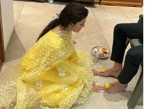 పతికి పాదపూజ చేసి, విమర్శకులకు స్ట్రాంగ్‌ కౌంటర్‌ ఇచ్చిన హీరోయిన్‌