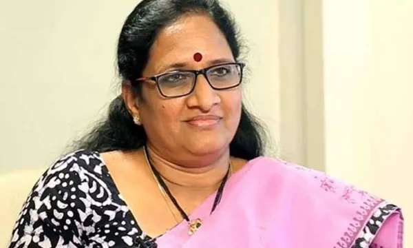 Vasireddy Padma: పవన్ కళ్యాణ్ సినిమాలతోనే మహిళల మిస్సింగ్: వాసిరెడ్డి పద్మ