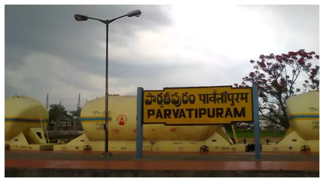 Parvathipuram: ఆ ప్రాంతంలో వింత ఆచారం.. నాలుకతో నైవేద్యం సేకరిస్తే అలా జరుగుతుందట!!