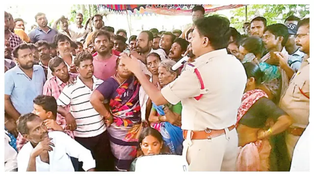 Nalgonda: ఇంటి స్థలం పట్టాల పంపిణీ కార్యక్రమంలో రసాభాస