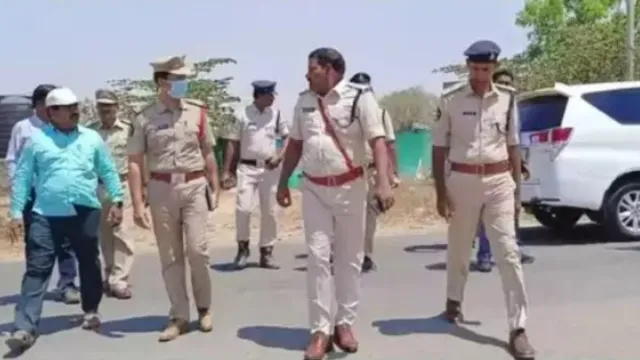 అనంతపురంలో పోలీసులమని చెప్పి..2 కోట్లు ఎత్తుకెళ్లారు!