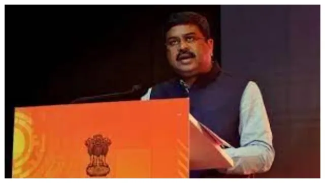 యువత భవిష్యత్ తో ఆడుకోవద్దు.... కర్ణాటక ప్రభుత్వ నిర్ణయంపై కేంద్ర మంత్రి ఫైర్...!