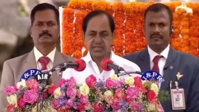 Indipendence Day at Golkonda kota: ఆకలి కేకలు.. ఆత్మహత్యలే ఎటు చూసినా..స్వాతంత్ర్యదినోత్సవ వేడుకల్లో కేసీఆర్ సంచలన కామెంట్స్!