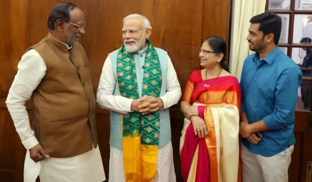 కాంగ్రెస్, బీఆర్‌ఎస్ ఒక్కటేనంటూ ప్రజల్లోకి తీసుకెళ్లాలని మోదీ సూచన