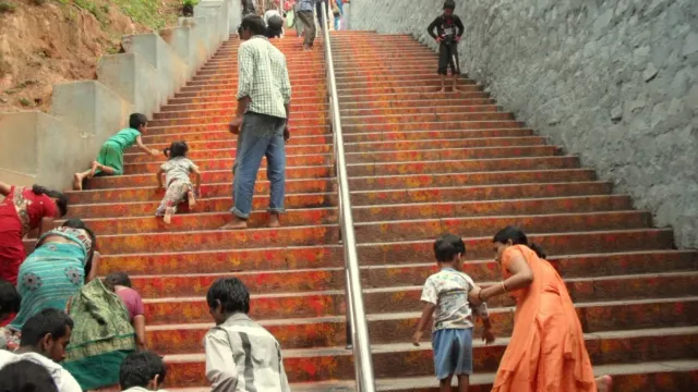 TTD : శ్రీవారి మెట్టు మార్గంలో వచ్చే వారికి అధిక ప్రాధాన్యత టీటీడీ ఈవో!