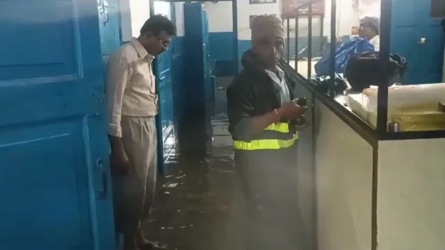 హైదరాబాద్‌ను వదలని వాన.. నీట మునిగిన ఆస్పత్రి