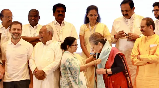 INDIA Alliance: రెండో రోజు ప్రారంభమైన 'ఇండియా'కూటమి భేటీ.. కీలక నిర్ణయాలు తీసుకునే ఛాన్స్..