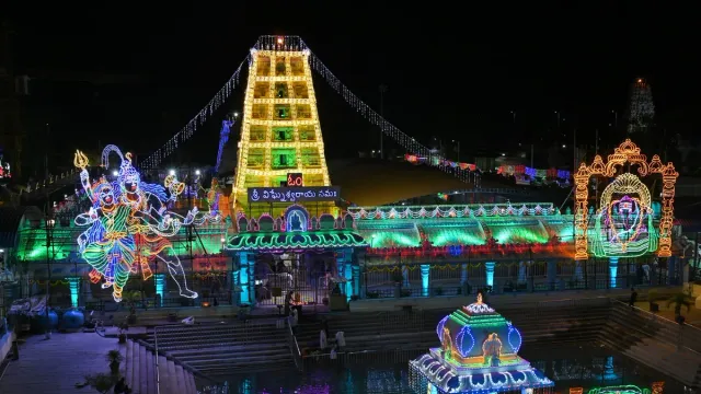 Kanipakam : హమ్మా.. దేవుని బంగారమే కొట్టేద్దామనుకున్నావా..?