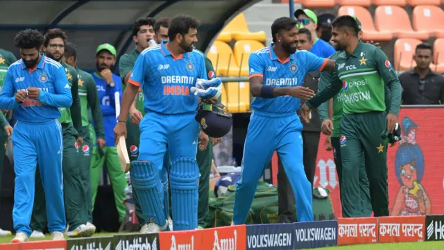 IND vs PAK: టీమిండియాకు షాక్.. రోహిత్ శర్మ, కోహ్లీ ఔట్