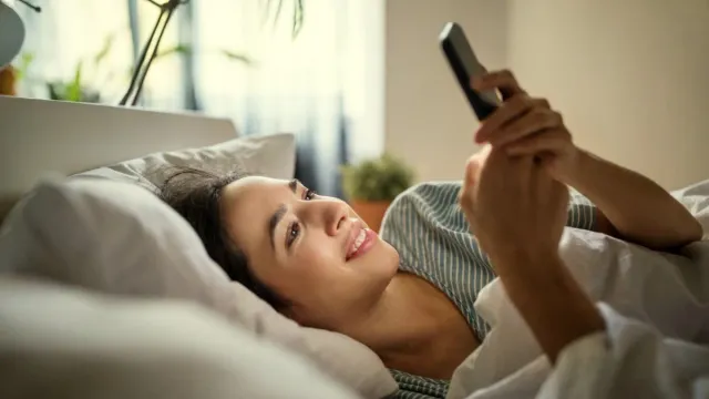 Morning Health: నిద్రలేచిన వెంటనే మొబైల్ చూస్తే ఏం అవుతుందో తెలుసుకుంటే మళ్లీ ఆ పని చేయరు!