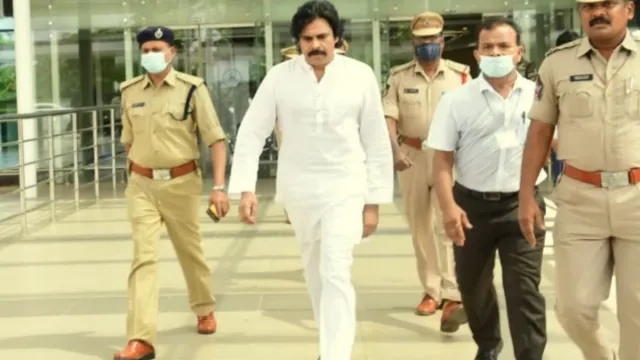 Pawankalyan: బేగంపేటలో పవన్ కల్యాణ్ విమానానికి అనుమతి నిరాకరణ