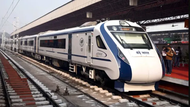 Vande Bharat Express: పాలమూరు పట్టాలపై పరుగులు పెట్టిన వందే భారత్ రైలు..
