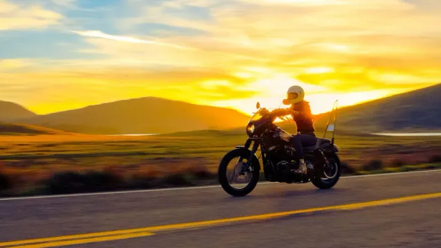 Bike Riding Tips: మీరు బైక్ నడుపుతున్నారా? అయితే, ఇవి తప్పకుండా తెలుసుకోండి..