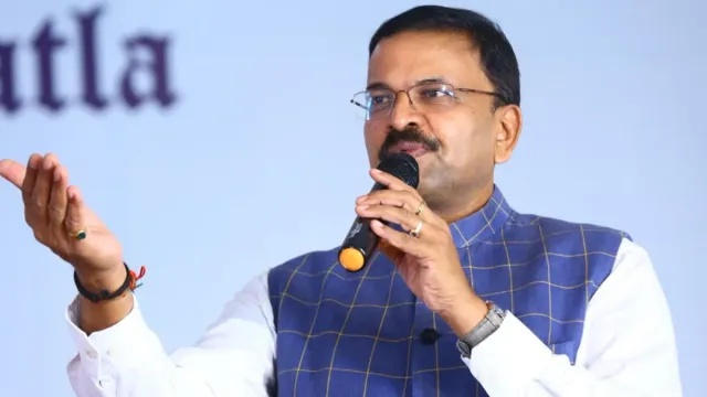 NEET Paper Leak : నీట్ పేప‌ర్ లీక్ ఆరోపణలపై .. సీబీఐ మాజీ జేడీ ల‌క్ష్మీనారాయ‌ణ‌ ఆస‌క్తిక‌ర ట్వీట్‌!