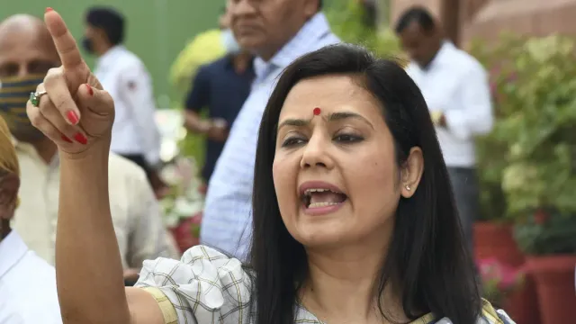 Mahua Moitra: మహువా మొయిత్రాకు మరో షాక్‌.. బంగ్లా ఖాళీ చేయాలని నోటీసులు..