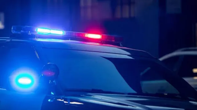 రక్తం కారుతున్న కత్తితో పోలీస్ స్టేషన్‌కు వ్యక్తి.. అతను చెప్పింది విని పోలీసులు హడల్..