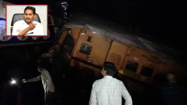 AP Train Accident: రైలు ప్రమాదంపై సీఎం జగన్ దిగ్భ్రాంతి.. సహాయ చర్యలకు ఆదేశం..