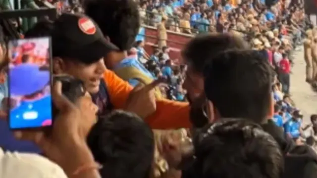 Viral Video: స్టేడియంలోనే తన్నుకున్న క్రికెట్‌ ఫ్యాన్స్‌..  ఇండియా,అఫ్ఘాన్‌ మ్యాచ్‌ సమయంలో ఏం జరిగిందంటే?