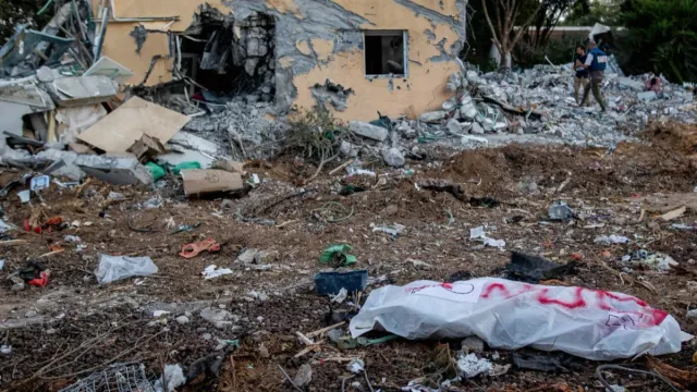 Hamas Horrors: ఆ నగరంలో ఎక్కడ చూసినా శవాల కుప్పలు.. పసిపిల్లలను కూడా వదలని మిలిటెంట్లు!