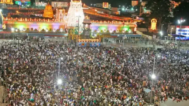 TTD: తిరుమలలో కొనసాగుతున్న భక్తుల రద్దీ..శ్రీవారి దర్శనానికి 18 గంటల సమయం!