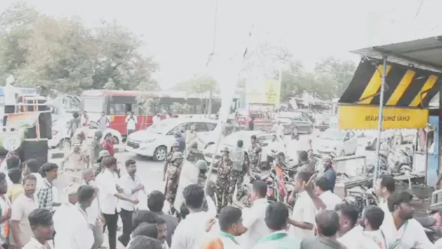 Telangana Elections: బీఆర్ఎస్, కాంగ్రెస్ నేతల మధ్య రాళ్ల దాడి.. పలువురికి గాయాలు..