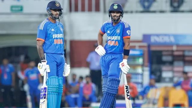 IND vs AUS: చెలరేగిన భారత బ్యాట్స్‎మెన్.. ఆసిస్ ఎదుట భారీ లక్ష్యం