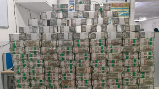 మాదాపూర్‎లో నోట్ల కట్టలు.. రూ. 5 కోట్లు ఎవరివి!