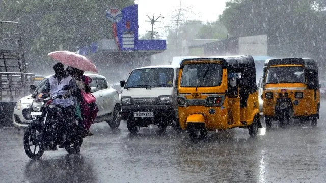 Heavy Rains: అక్కడ భారీ వర్షాలు.. స్కూల్స్ కు మూడురోజుల సెలవులు!