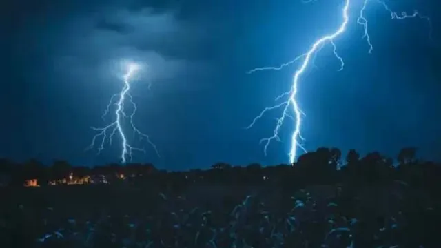 Unseasonal rains: అకాల వర్షాలు.. పిడుగుపాటుకు గురై 20 మంది మృతి..
