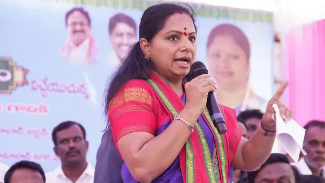 MLC Kavitha: గ్యారంటీలకు గాంధీలు, క్షమాపణలకు బంట్రోతులా?.. కాంగ్రెస్‌పై కవిత ఫైర్..