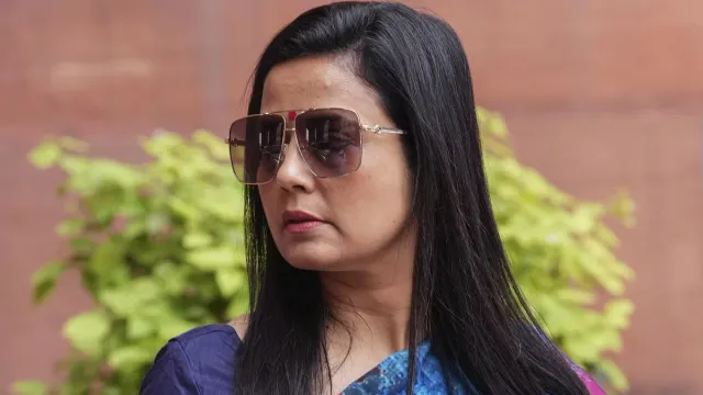 Mahua Moitra : మహువా ఇంటికి వెళ్లిన అధికారులు.. చివరికి
