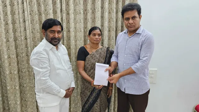 Telangana: మంత్రి కేటీఆర్‌కు రూ. లక్ష చెక్కు అందజేసిన శంకరమ్మ..