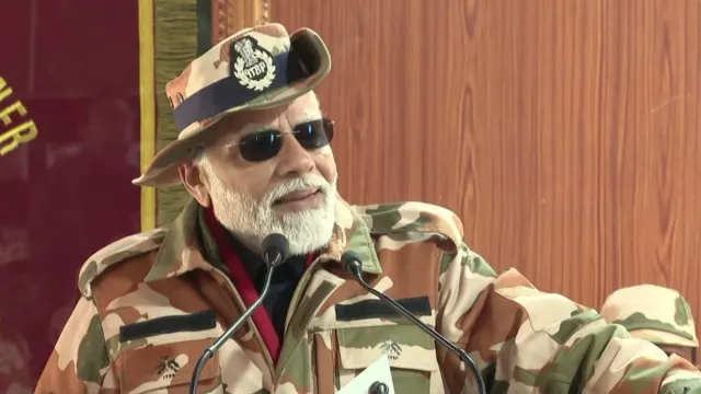 Modi Diwali: సీఎం, పీఎం.. ఏ పదవీ లేకున్నా మీతోనే దీపావళి జరుపుకుంటా- మోదీ!