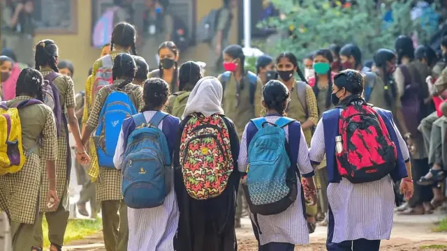 Telangana Elections: ఎన్నికల వేళ.. అక్కడ రేపు, ఎల్లుండి విద్యాసంస్థలు బంద్..