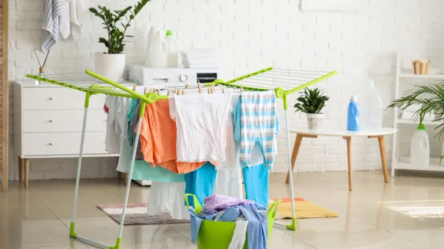 Winter Health Care Tips: ఇంటిలోపల తడిబట్టలు ఆర బెడుతున్నారా? ఎంత ప్రమాదమో తెలుసా?!