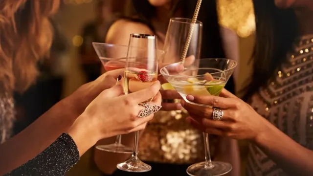 New Year Party: ఇలా చేస్తే హ్యాంగోవర్ సమస్యే ఉండదు..!