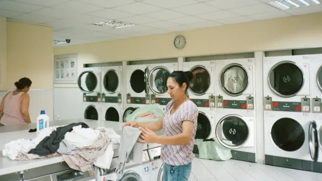 Washing Tips: బట్టలు వేడి నీళ్లలో ఉతుకుతున్నారా? చెల్లించుకోక తప్పదు భారీ మూల్యం!