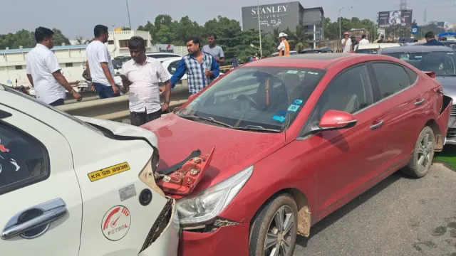 Fog Accident: పొగ మంచు ఎఫెక్ట్..! వరుస పెట్టి ఢీకొన్న కార్లు.. ఎక్కడంటే?
