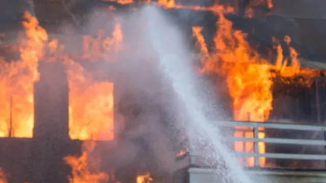 Fire Accident: మంటల్లో చిక్కుకున్న ఇల్లు.. ఐదుగురి మృతి!