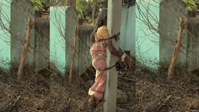 Man Thrashes Mother: కరెంట్‌ పోల్‌కి కట్టేసి తల్లిని కొట్టిన కొడుకు.. ఇంత దారుణమా?