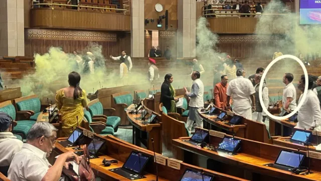 Rahul Gandhi: అదరలేదు.. బెదరలేదు.. టీయర్‌ గ్యాస్‌ విసురుతుంటే రాహుల్‌ ఏం చేశారంటే?