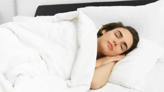 Sleep Tips: నిద్రవేళకు ముందు చేయకూడని పనులు..  లేకపోతే నైటంతా జాగారమే!