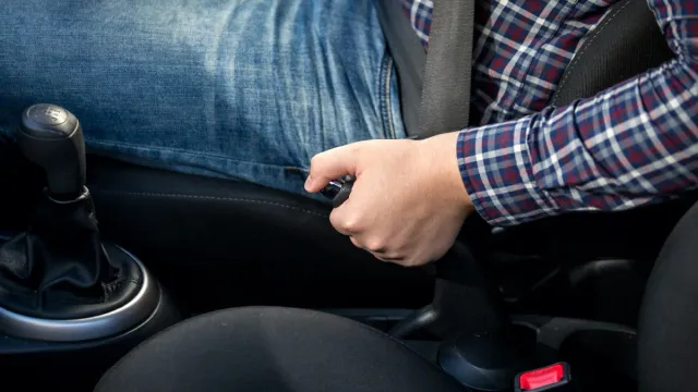 Car Hand Brake : కారు హ్యాండ్ బ్రేక్ ని హ్యాండిల్ చేయడం ఎలా అంటే.. 