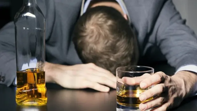 Drinking : అతిగా మద్యం సేవిస్తే కలిగే దుష్ప్రభావాలు ఇవే